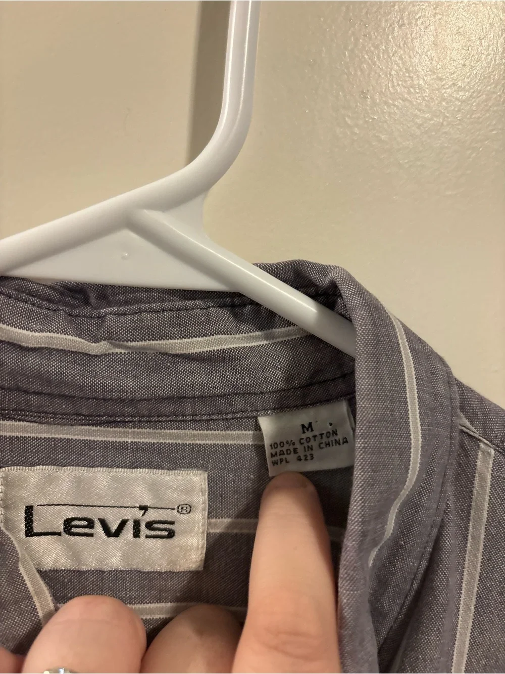 Levi's Vintage Men's Size Medium Blue Striped Button Down Shirt Long Sleeve VTG